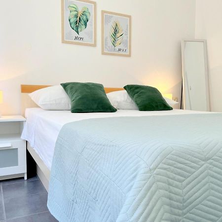 Rab City Apartment Greeny Rab Town Extérieur photo