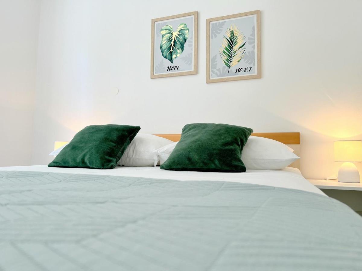 Rab City Apartment Greeny Rab Town Extérieur photo