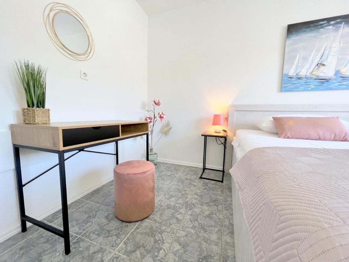 Rab City Apartment Greeny Rab Town Extérieur photo
