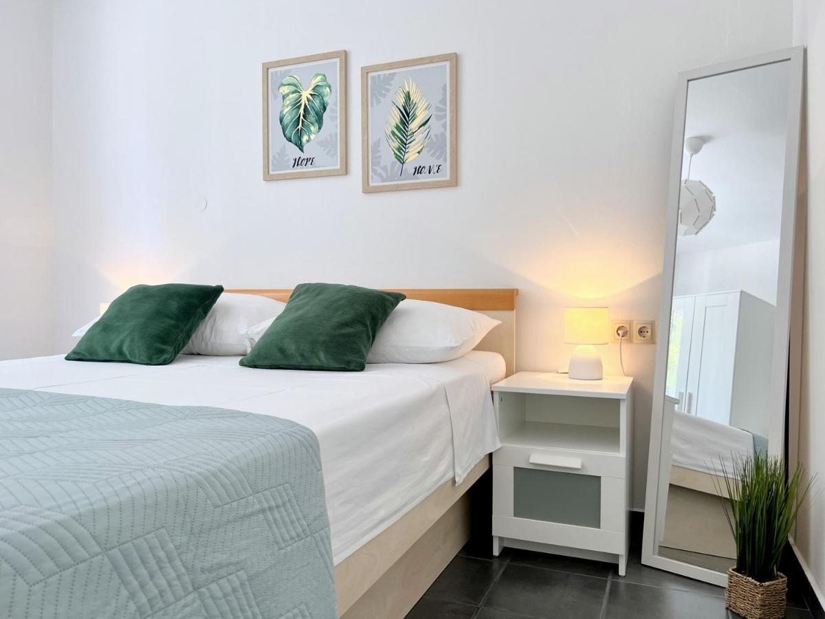 Rab City Apartment Greeny Rab Town Extérieur photo