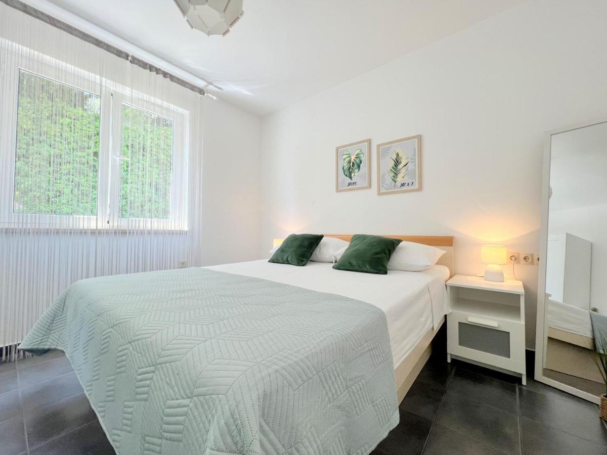 Rab City Apartment Greeny Rab Town Extérieur photo